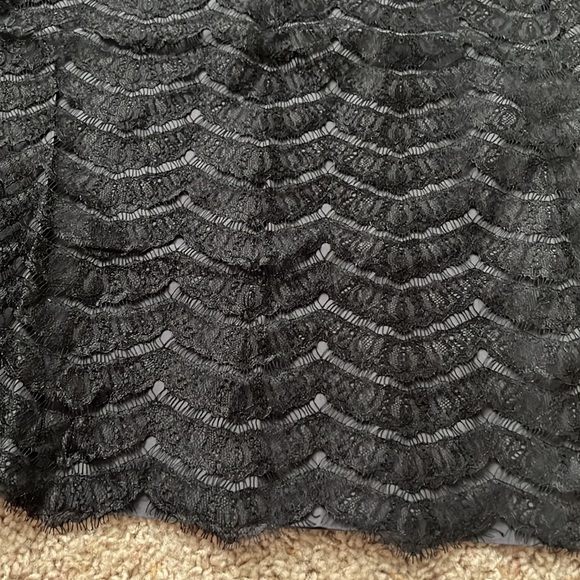 Banana Republic tank size XS gray with black lace overlay - Picture 3 of 5